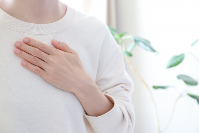 カビが原因？胸の痛みの意外な真実と対策ガイド