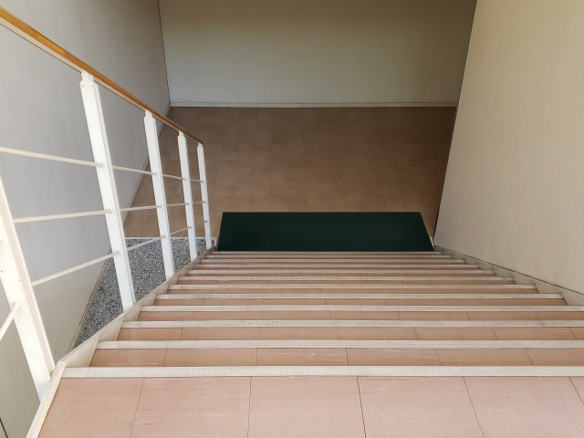 地下室にカビが発生する原因とは？健康被害を防ぐ対策を徹底解説！