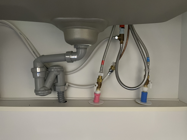 キッチン配管の断熱不足でカビ発生？見落としがちな原因と対策まとめ