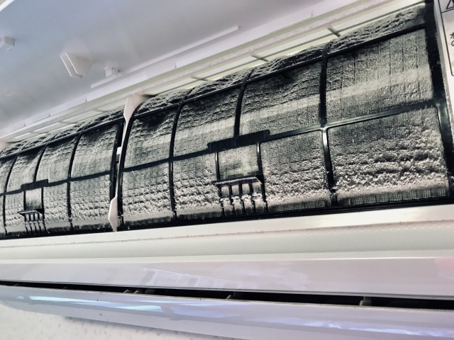 エアコンのカビ放置してない？見えないリスクと対策まとめ