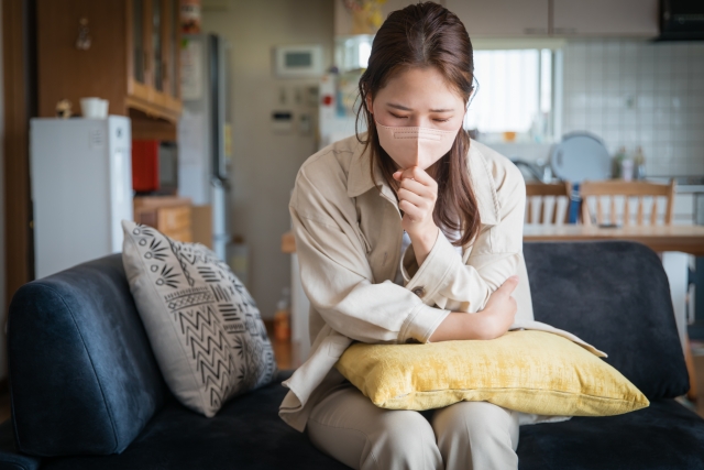 「咳が止まらないのはカビのせい？エアコン掃除の正しい知識」
