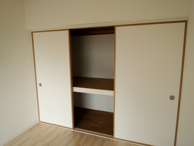 押入れのカビはこう防ぐ！主婦・一人暮らし必見の湿気ケア術